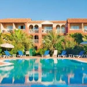 Appartement Entre Et Piscine, Hyères